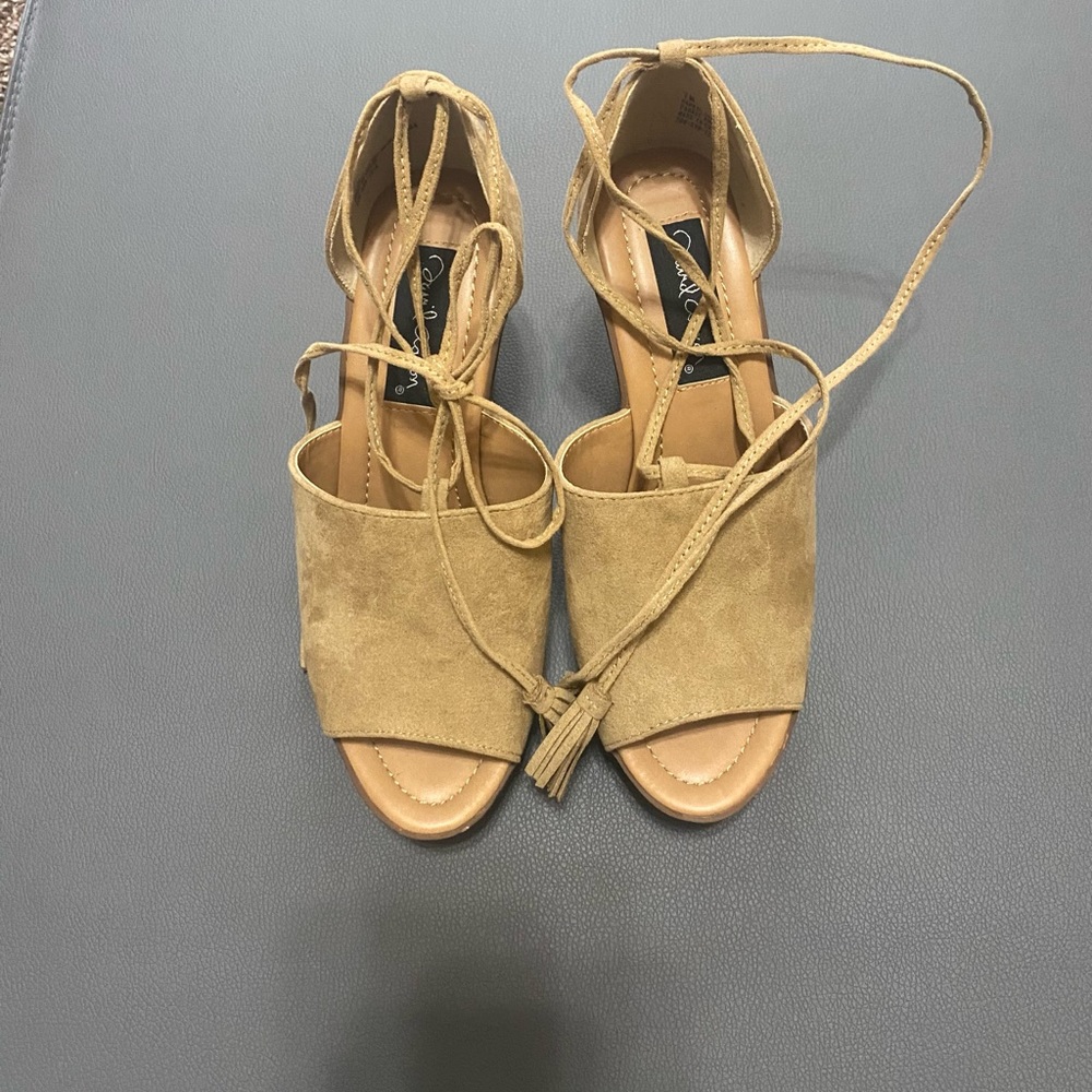 NWOT David Aaron Faux Sued Wedges - Picture 2 of 3